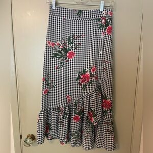 Size medium onetheland skirt (could fit a small size)